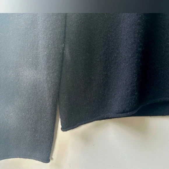 Ply Cashmere 100% Cashmere Black V-necklace sweater, size L - Picture 5 of 6